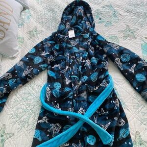 Boys size M 8-10 Cuddl Duds Kids Hooded Fleece Robe in Navy and Teal Space Print